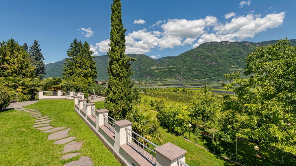 gartenhotel-suedtirol-wilma-garden-hotel-garten-bilder-slider-6.jpg