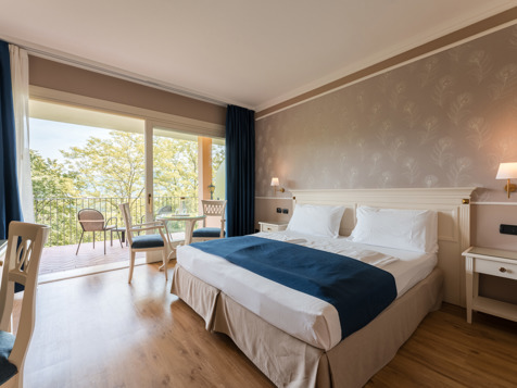 Superior Doppelzimmer mit Blick auf die Hügeln-1