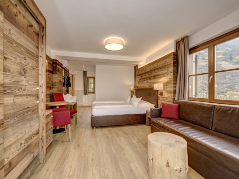 Superior double room with a south-facing balcony image 1