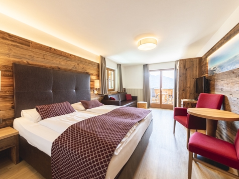 Superior double room with a south-facing balcony image 2