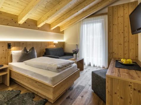 Superior single room image 1