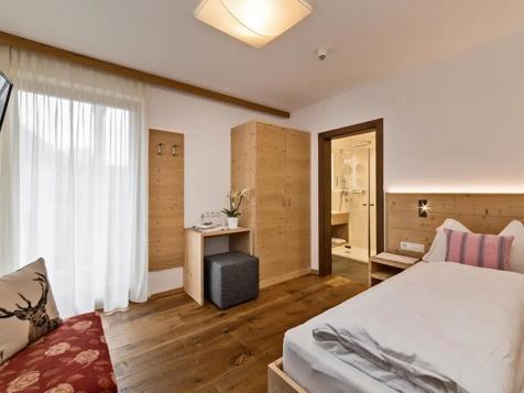 Superior single room image 2