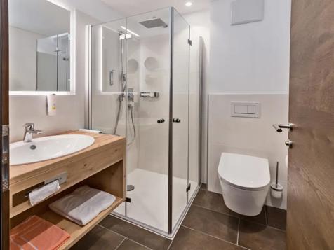 Superior single room image 3