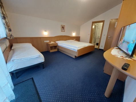 Three-bed room image 5