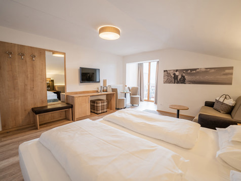 THREE BED ROOM WITH SOUTHWEST BALCONY image 3