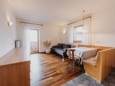 Three-room apartment with balcony image 1