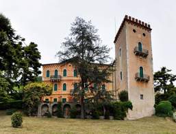 Torre Civica e Villa Trabucchi