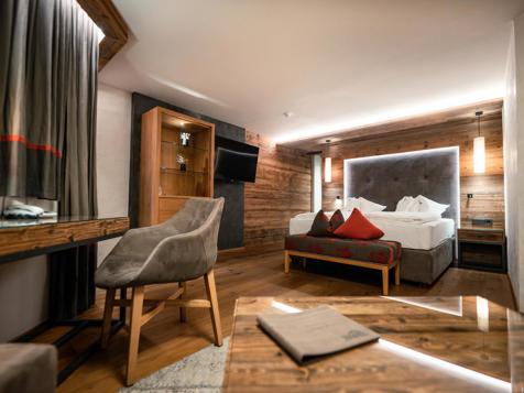 Tower Suite Raven image 1