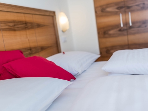Triple bed room comfort image 3