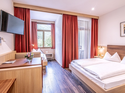 Triple room image 3