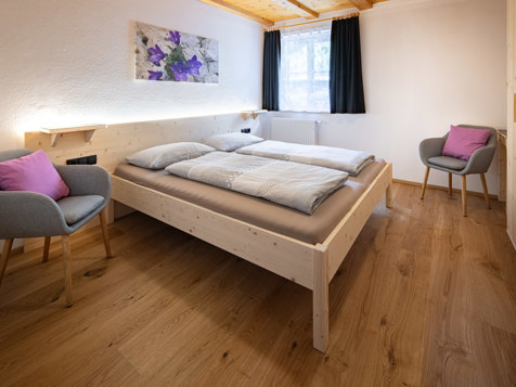Tschafon room image 3