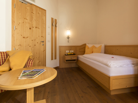 Twin room image 1