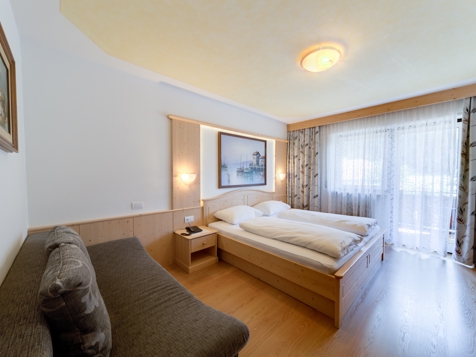 Tyrolean room image 6