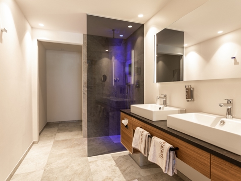 "Valbel" stone pinewood suite image 5
