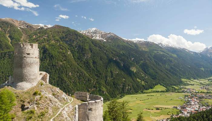 Rotupd Reichenberg & Rotund Castle in Taufers im Münstertal
