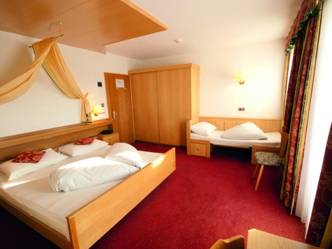 Zimmer mit Dolomitenblick image 6