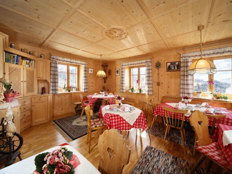 Zirbenzimmer mit herrlichem Panoramablick image 3
